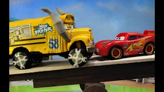 McQueen Caught Speeding! Sheriff & Miss Fritter team Up in Crazy Florida Speedway Obstacle Course!