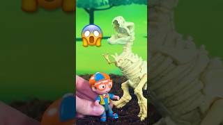 🦖 Blippi BUILDS a Dinosaur out of BONES🦴?! #shorts