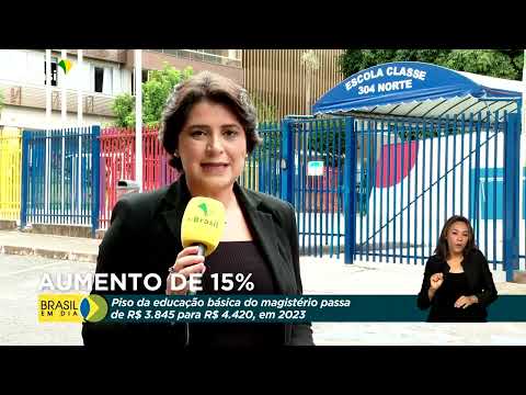 Novo piso salarial do magistério de R.420 já está valendo