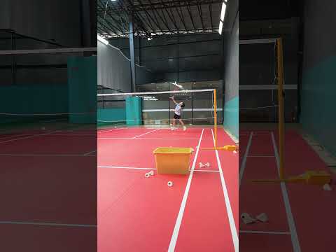 The backcourt plays two points against one point🏸😃👩‍🦱#shuttlecock  #badminton  #sports
