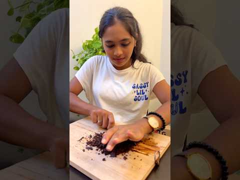 Oru hot chocolate craving😋🍫. Lets make hot chocolate☕️ #shivanimenon #trend #3PercentFaceSunscreen