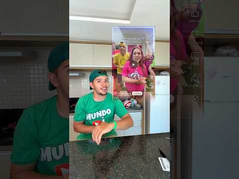 MINHA IRMÃ NÃO DEIXA EU ASSISTIR A EMILLY VICK! #osrosas #emillyvick #shortsviral