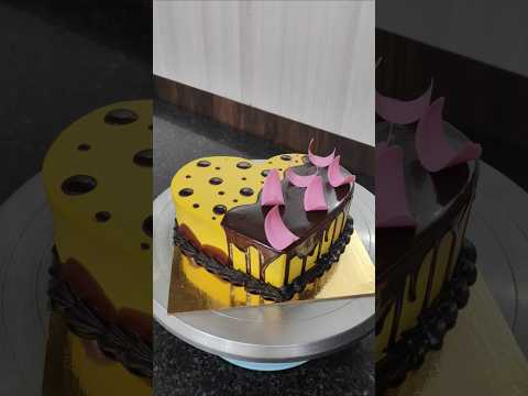 beautiful yellow 💛 heart shape cake decorating ideas #heartshapecake #shorts #ytshorts #viralvideo