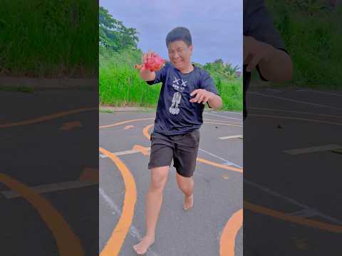 Cậu bé đáng thương.