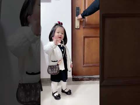 我地位提升了,他们竟然笑着跟我说拜拜😂#父女日常 #爸爸带娃