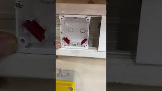 Kabel elegant aus Brüstungskanal legen ! #stromklarl  #shorts #electrician