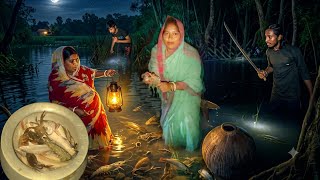 রাত্রিবেলায় বন্যার জলে প্রচুর মাছ কাঁকড়া ধরলাম রান্না হলো মাছের ঝাল আর একটা সবজি