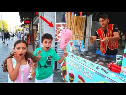 Heidi y Zidane compran helado real en el carrito de helados 🍦 | Heidi y Zidane