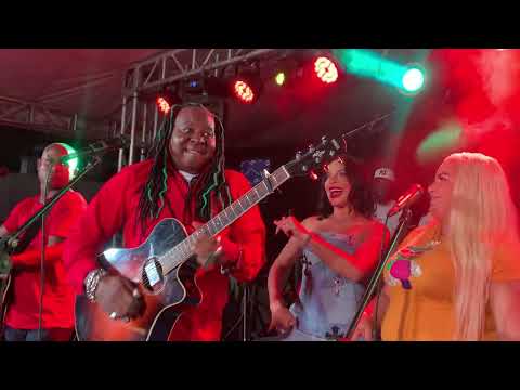 Por esa mujer en vivo Sorro negro #bachata 