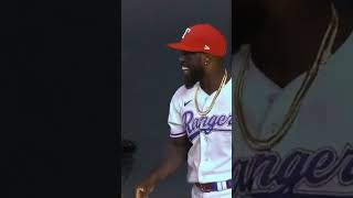 Adolis Garcia wins the Gold Glove!
