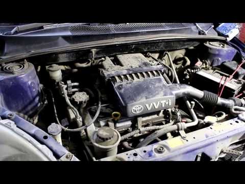 Toyota Vitz Тойота Витц SCP10 2000 года Замена приводного ремня и свечей зажигания