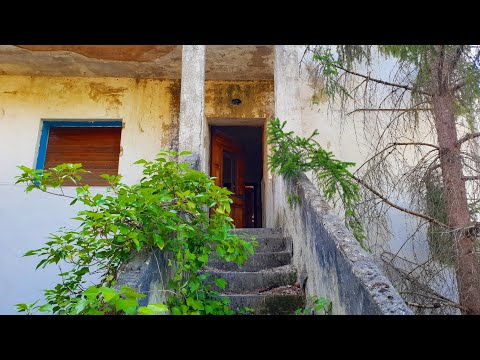 CREO QUE VIVE ALGUIEN en esta CASA ABANDONADA en el BOSQUE por el EXTRAÑO OLOR #urbex