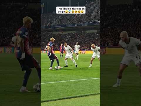 اجمل ما يميز لامين يامال انه يصمم فيبدع