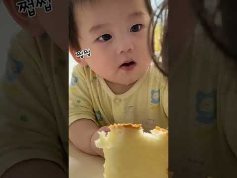 형아 빵 먹고싶어요…한입만 #아기#<strong>7개월아기</strong>