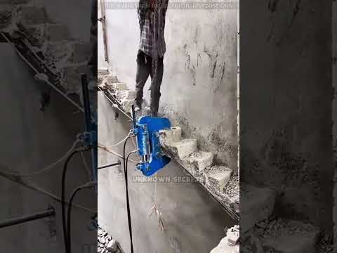 घर की सीढ़ियों को ऐसे तोड़ा जाता है