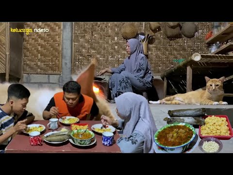 membuat lontong sayur super nikmat, untuk makan sore bersama keluarga, masakan desa