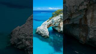 Sotto l'arco a Cala Goloritzè 💎 #sardegna #sardinia