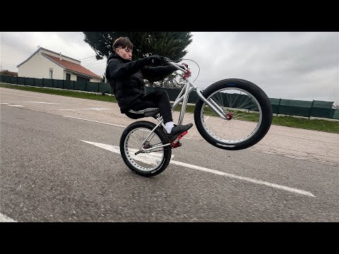 IL PASSE PLUS DE 7 HEURES PAR JOUR SUR SON VÉLO ! 😱Presentation Abonné #2