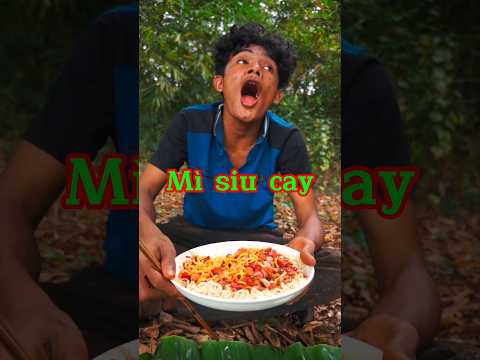 Ăn mì siu cay trong rừng. #shorts #haihuoc