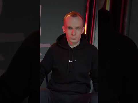 In front of mirror | Зеркало напротив