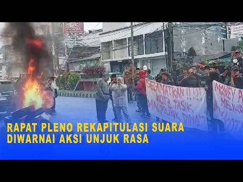 RAPAT PLENO REKAPITULASI SUARA DIWARNAI AKSI UNJUK RASA