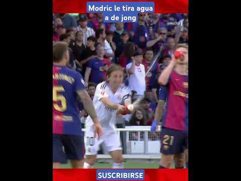 Modric le tira agua a de Jong