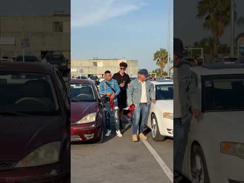 Desconocidos intercambian carro y se sale de control