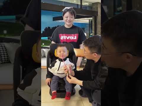 baby playing with dad is so smart 🤑😚😚🤗😍😍😅아기가 아빠와 <strong>노는</strong> 모습이 <strong>정말</strong> 똑똑해 보여요