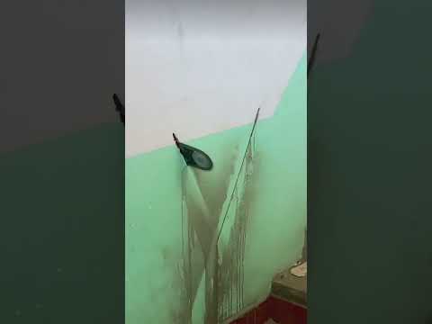 Concrete wall cutting machine