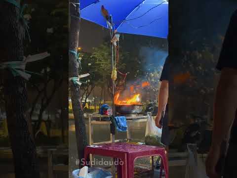 Hẹn hò đi ăn mùa mưa bão.. #Sudidaudo