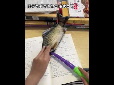 Classmates said she sold fish at RT-Mart for 10 years~
