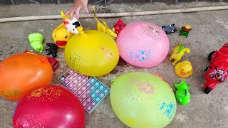 SERU SEKALI MEMECAHKAN BALON WARNA WARNI DAPAT MAINAN