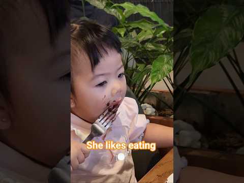 Level 1 year likes eating so much #eating #baby #cutebaby #Jenny
