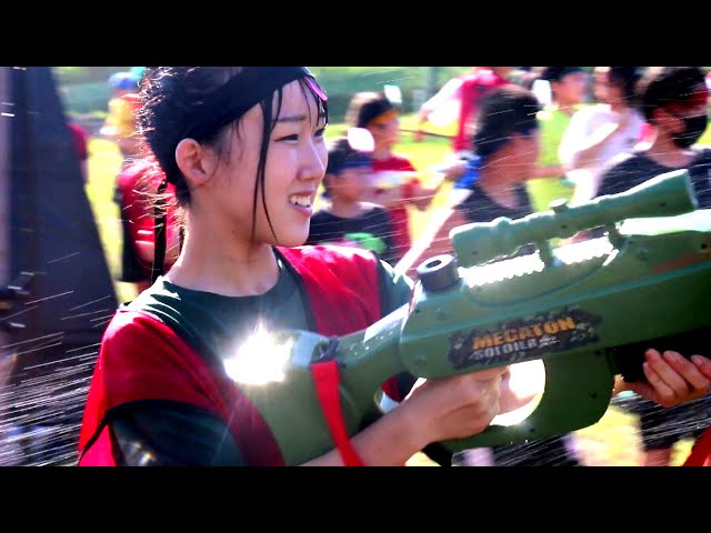 Enakimura 英奈の友達も参戦!びしょ濡れずぶ濡れカオスな水鉄砲合戦英奈&稚奈 | enakimura|YouTubeランキング