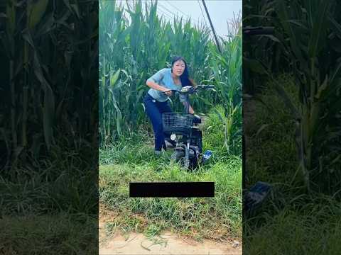 Ladki ka electric scooty fasi hai fir ladka ne nikala 😱#shorts