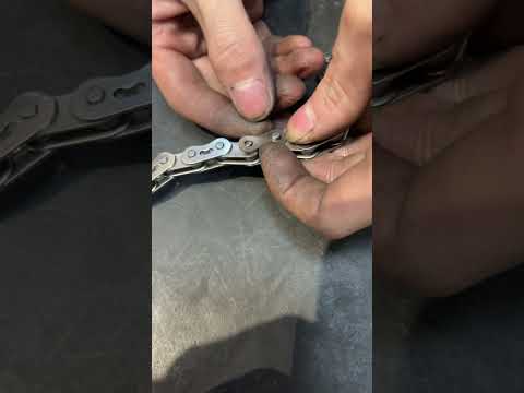 Remove masterlink easily #mtb #mtbreview #tipsandtricks #cycling #cyclingtips #bicycle