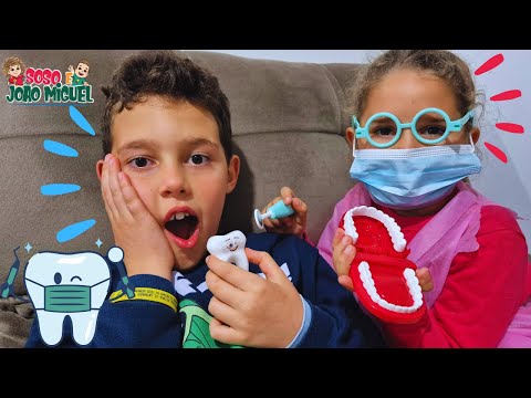 JOÃO COMILÃO DE DOCES VAI AO DENTISTA! Uma história divertida! Soso e João Miguel