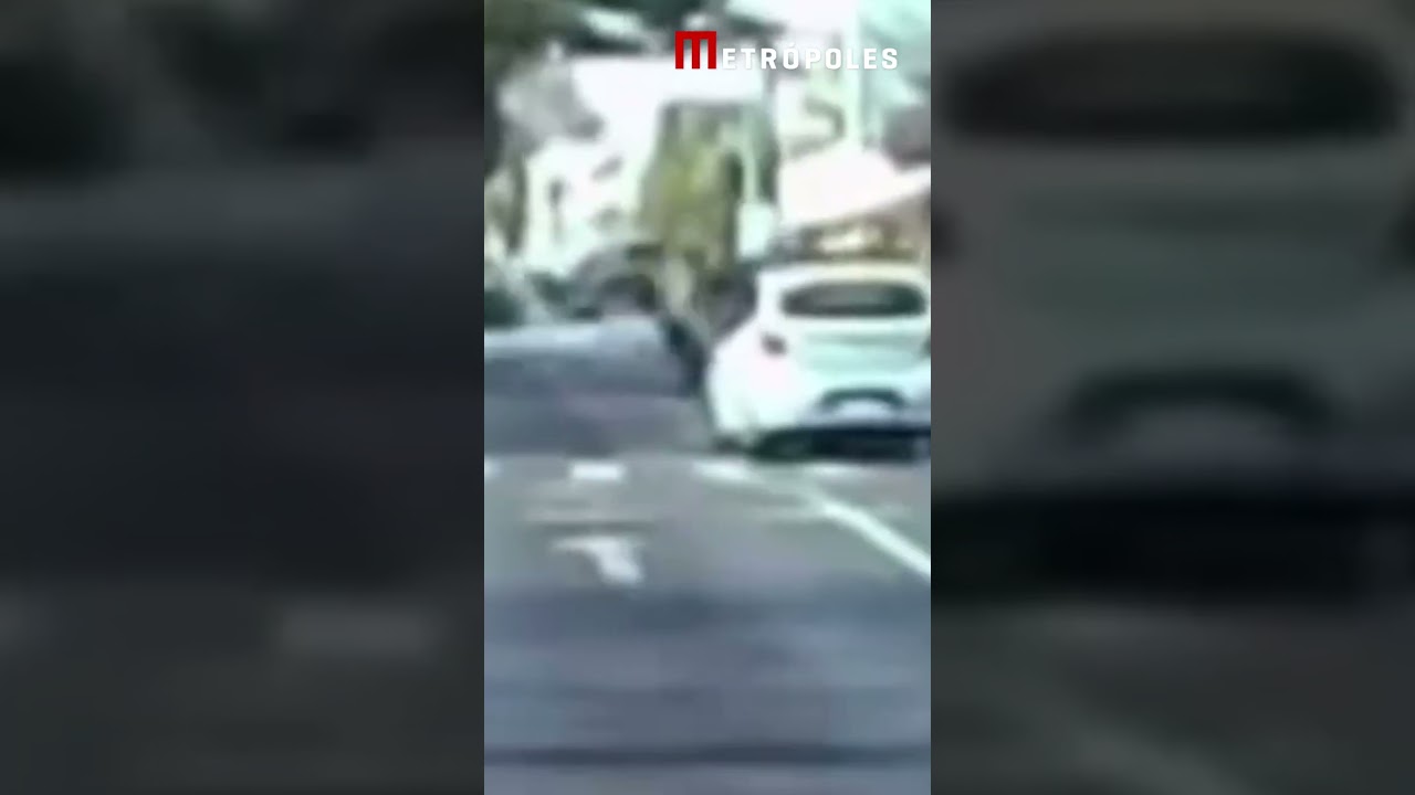 Veja momento em que jovens de patinete elétrico são atropelados na Asa Sul