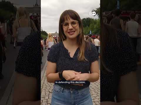 Hundreds of thousands at Christopher Street Day in Berlin | DW News