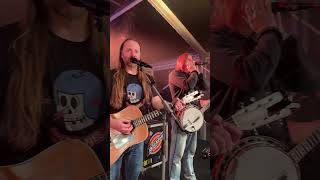 No, a takhle my si ty koncerty hrajem.. 😂