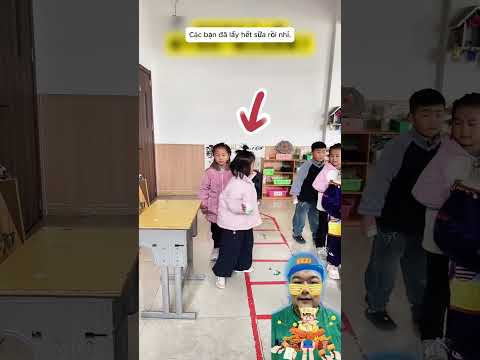 Bác sĩ phát sữa cho các bạn nhỏ #shorts