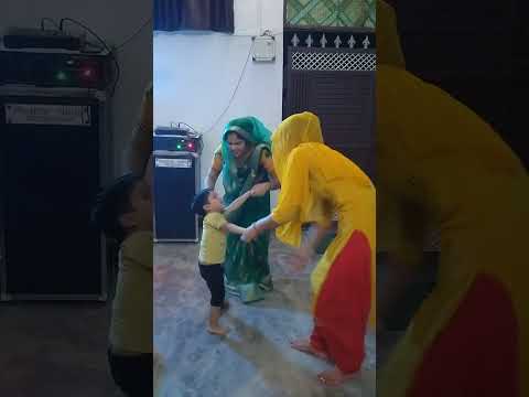 Kalu dupatta gale mein lahrae munh per odo Na jaaye