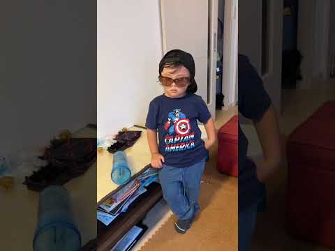 最近全身コーデは自分で選ぶ😎 Tom got dressed all by himself! #shorts #youtubeshorts #トムちゃんねる