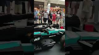 Életnagyságú F1-es Mercedes LEGO-ból, Budapesten!