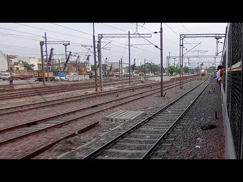 Mysuru Swarna Jayanti Superfast crossing Palwal bound EMU at Ballabhgarh