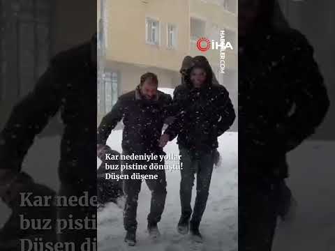 Kar Nedeniyle Yollar Buz Pistine Dönüştü! Düşen Düşene