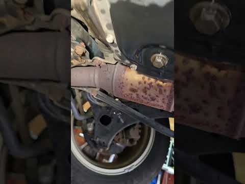 Subaru Forester front differential gear box fill , overflow,  and drain plug location