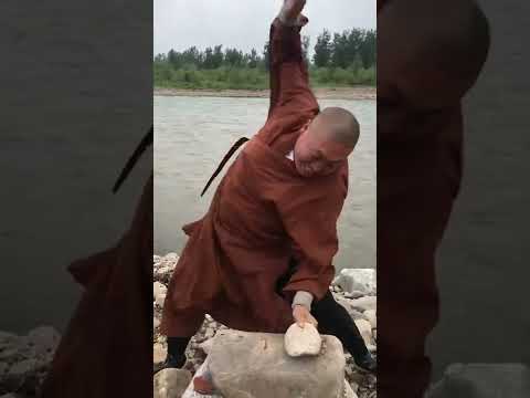 Kung Fu Monk Performing ｜Shaolin hard Qigong