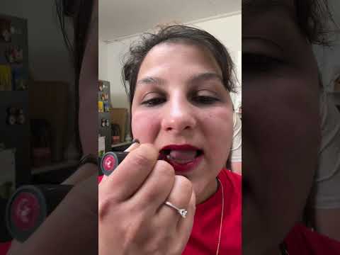 Sadece Küçük Bir Şakaydı... 💄 Komple Rujla Kaplandım!