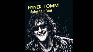 HYNEK TOMM NALEVO V SÁLE STÁLA Z CD 2026